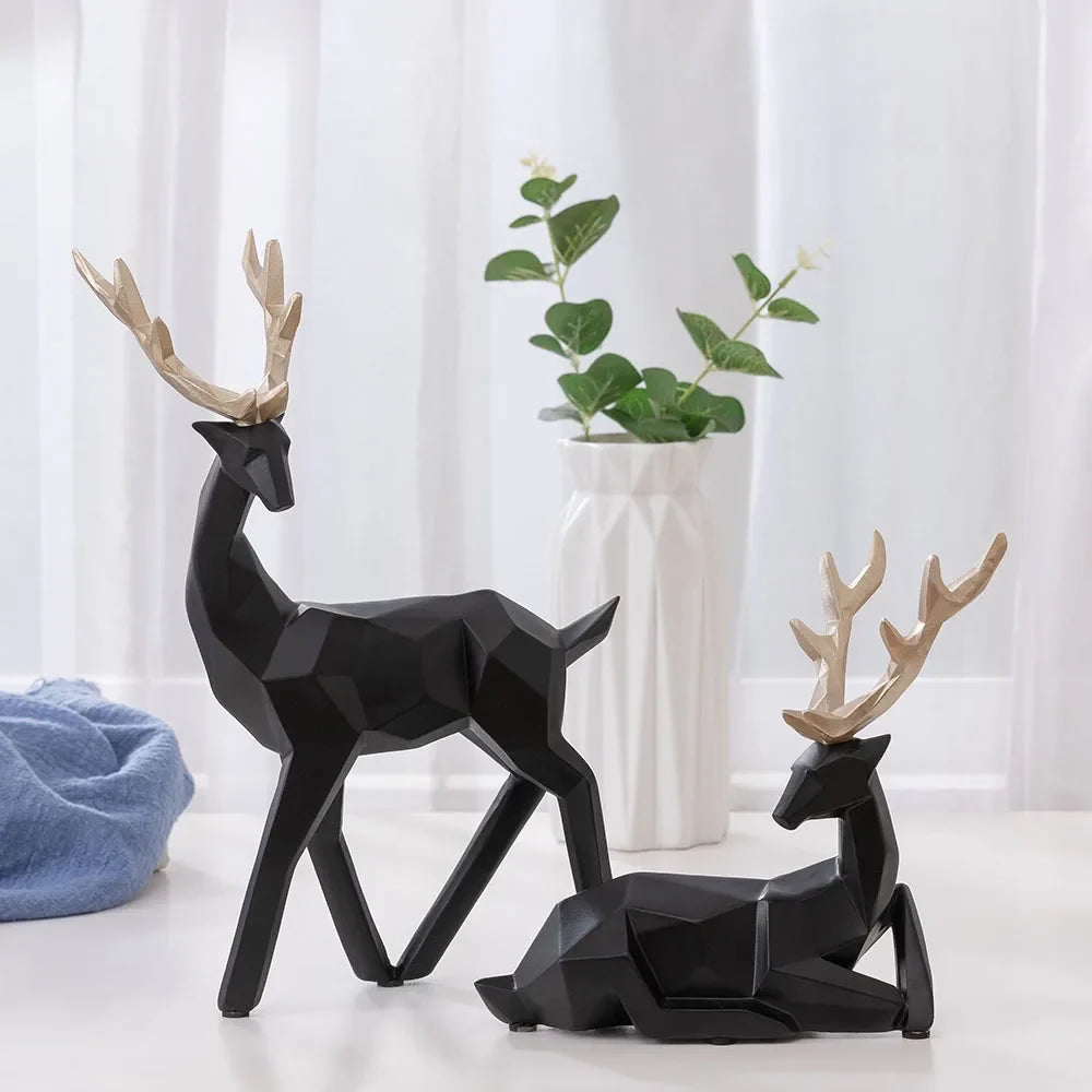 Cerf géométrique décoratif doré sur une console d'entrée