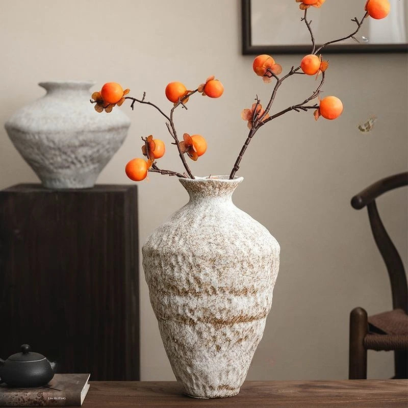Vase en céramique style wabi-sabi