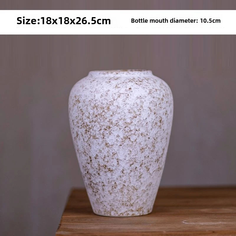 Vase en céramique style wabi-sabi