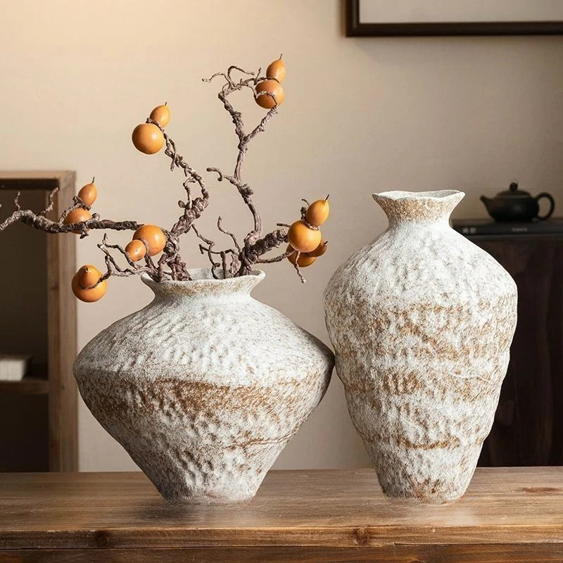 Vase en céramique style wabi-sabi