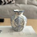 Vase en porcelaine bleu et blanc peint à la main