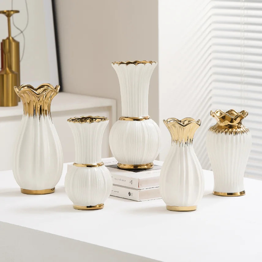 Vase en céramique blanche style rétro