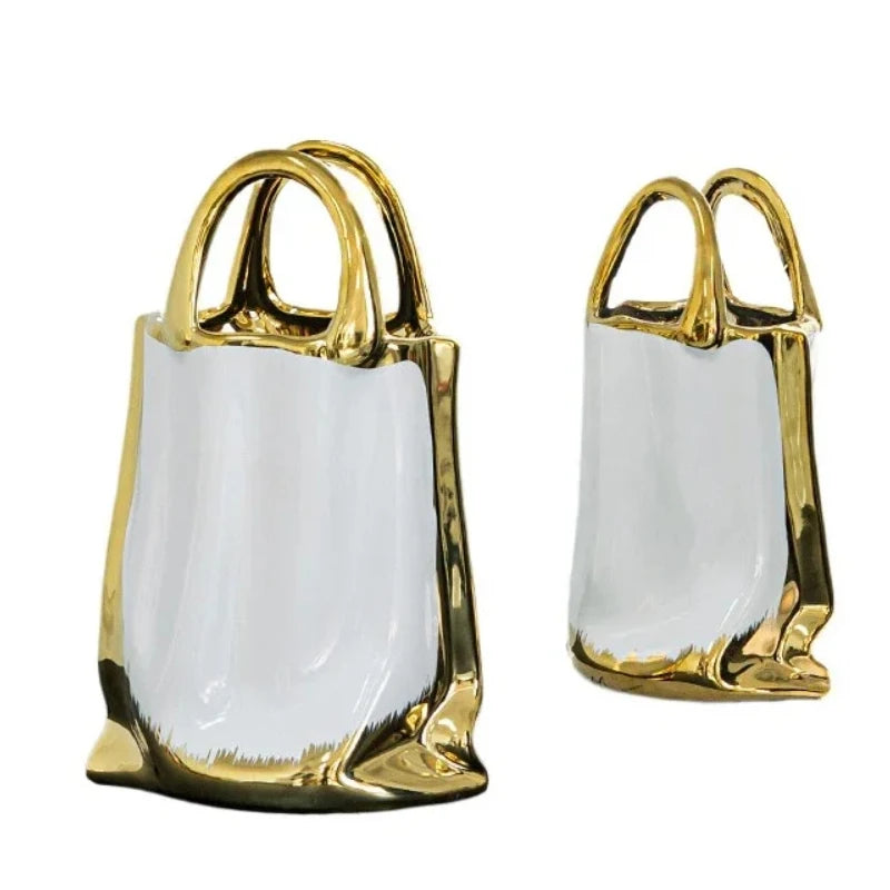 Vase sac à main en céramique dorée