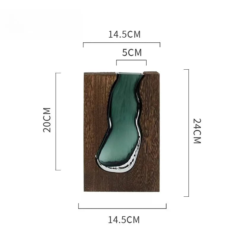 Vase en verre transparent sur socle en bois massif